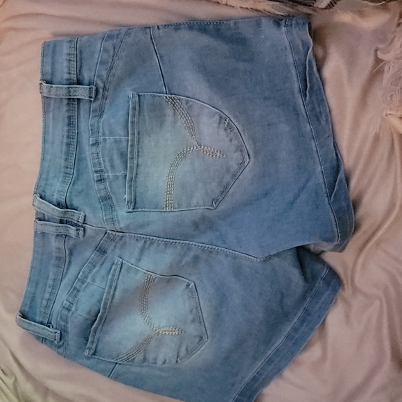 EUC Royalty for me Women Petite WannaBettaButt Mid-Rise Denim Shorts - Picture 4 of 8
